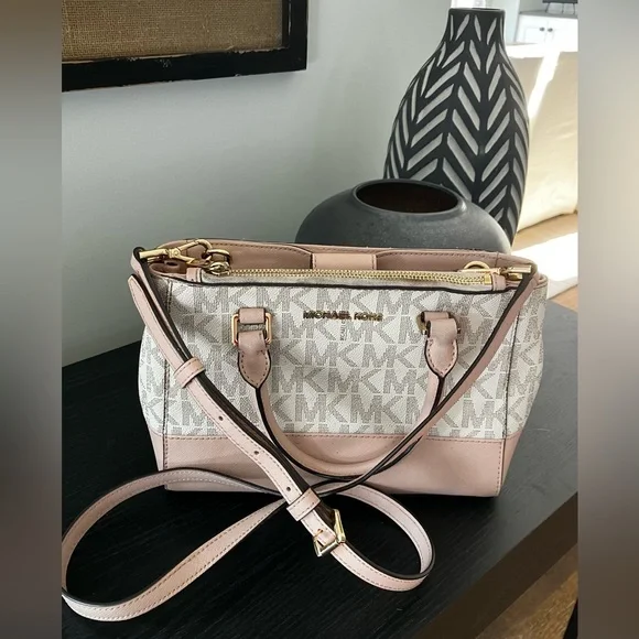 MICHAEL Kors Handbag with detachable shoulder strap - great condition! - Picture 1 of 5